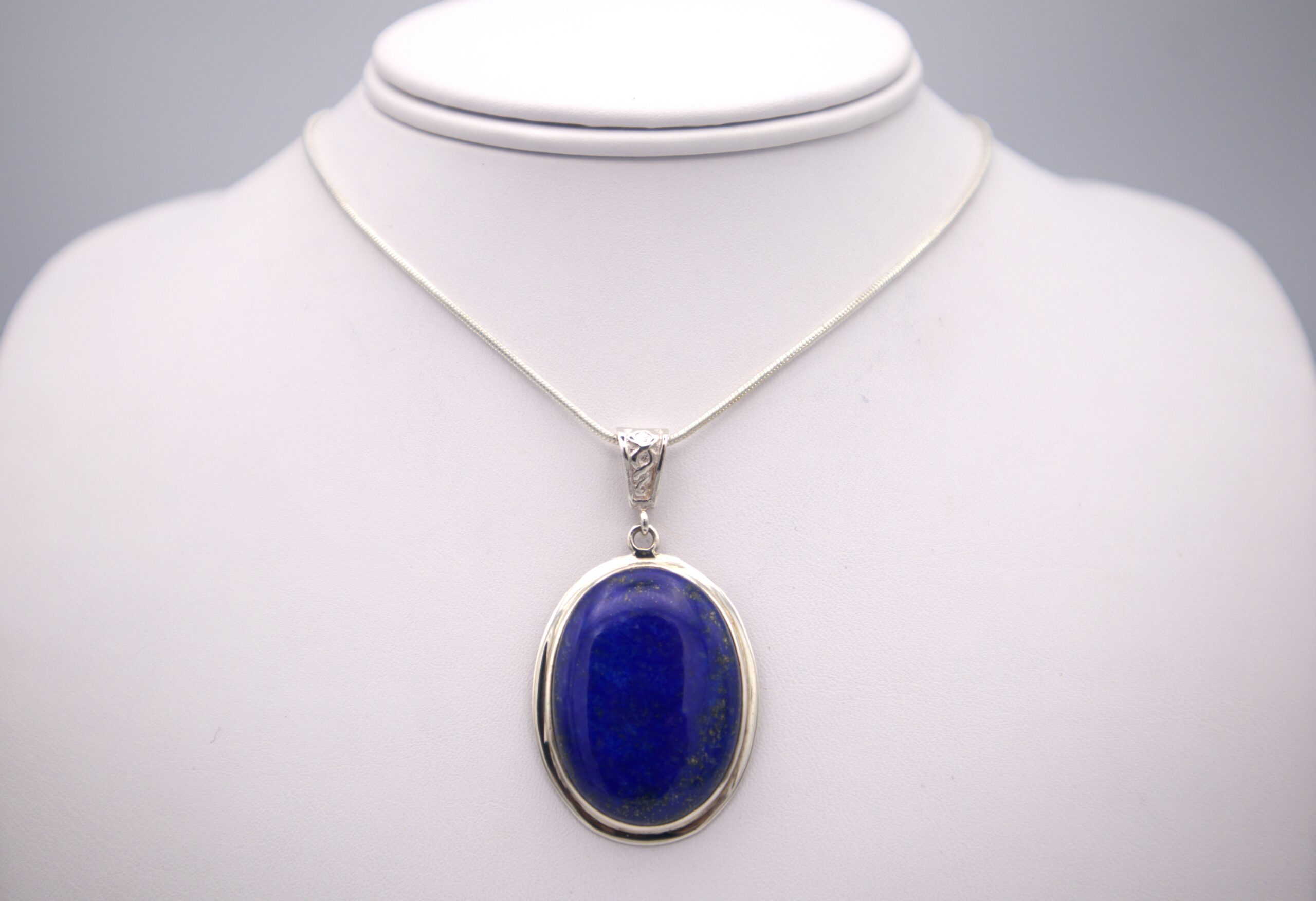 Lapis oval pendant - The Lizzadro Museum of Lapidary Art